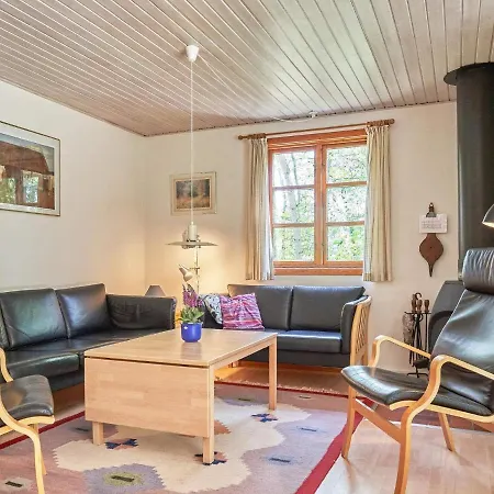 בית נופש Three-bedroom In 4 רונה