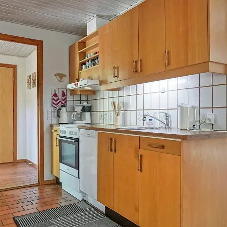 בית נופש Three-bedroom In 4 *