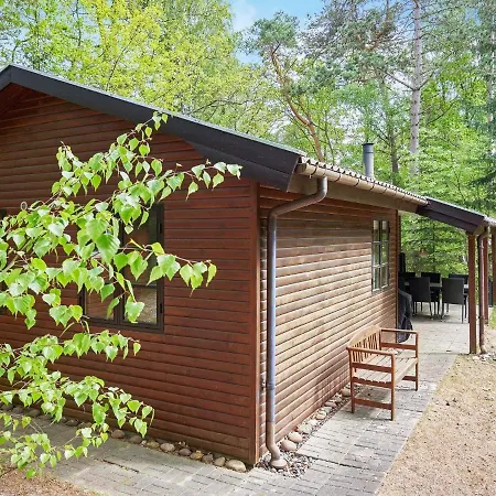 Dom wakacyjny Three-bedroom In 4 Rønne