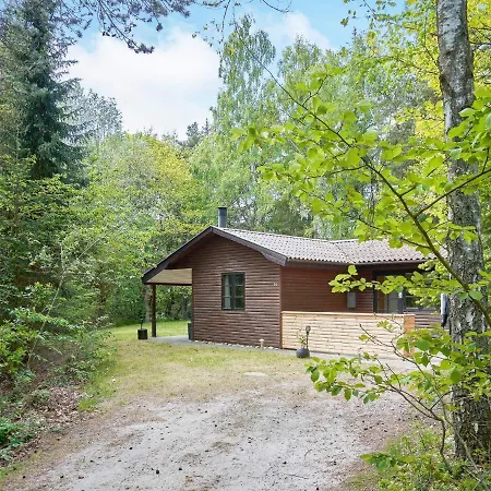 Dom wakacyjny Three-bedroom In 4 Rønne