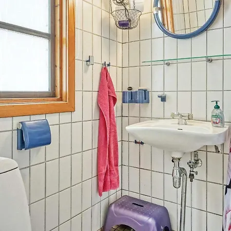 בית נופש Three-bedroom In 4 רונה