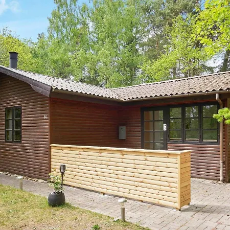 Three-bedroom In 4 Dom wakacyjny *