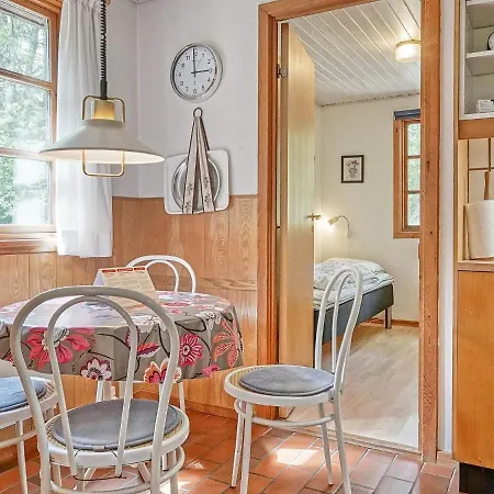 Three-bedroom In 4 * Rønne