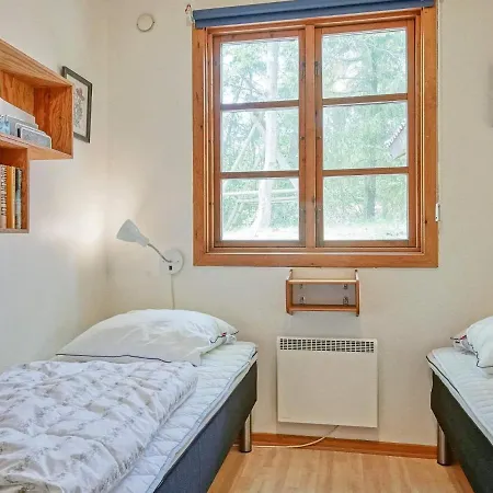 Three-bedroom In 4 Rønne